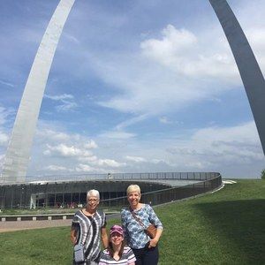 Meet your Posher, Lorie